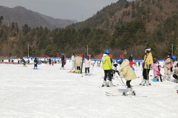 谈球吧体育app：冬奥小知识——单板滑雪