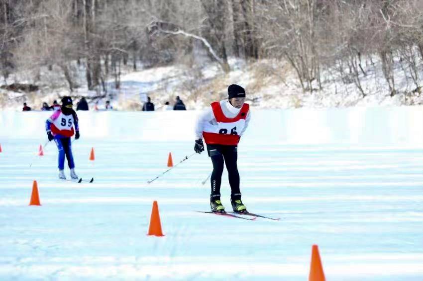 谈球吧体育app：树人博文小学运动员在全国学校冰雪运动越野滑雪系列赛中获佳绩(图2)