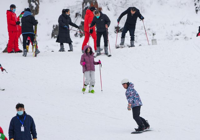 谈球吧体育app：男子滑雪意外摔伤 送医途中抢救无效死亡(图3)